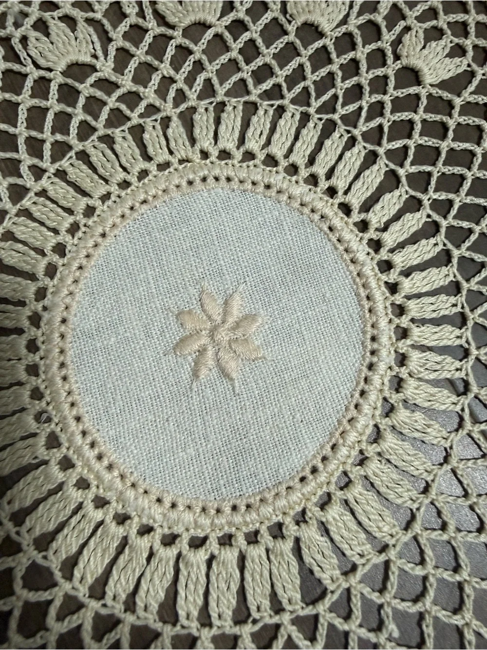 Vintage Handmade Cream Crochet Doily Table Runner, placemats & decorative rounds